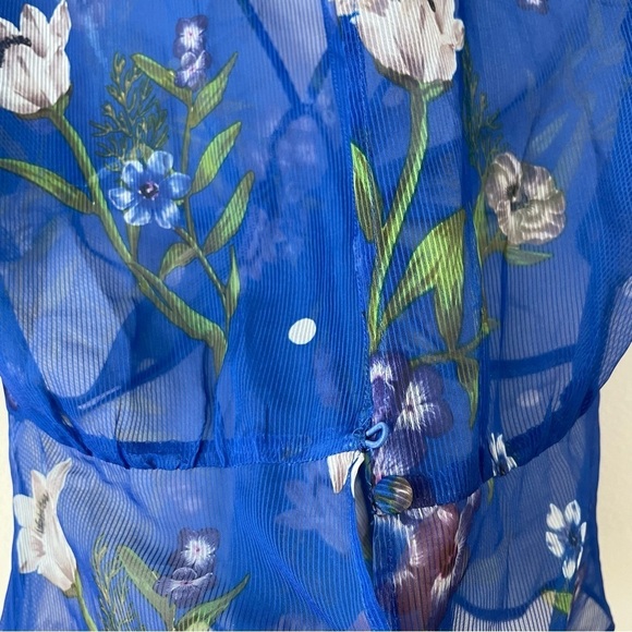 Guess Short Sleeve Maria Top Sheer coverup floral blue
Size S - Picture 8 of 8